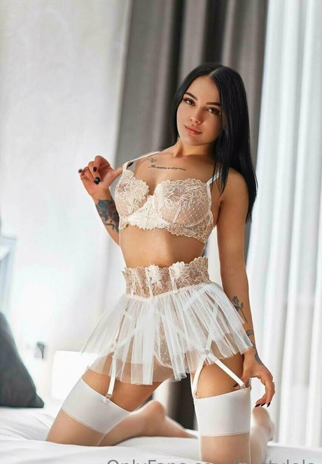 エモな痴女オンリーファンズ ホットヌード 写真
