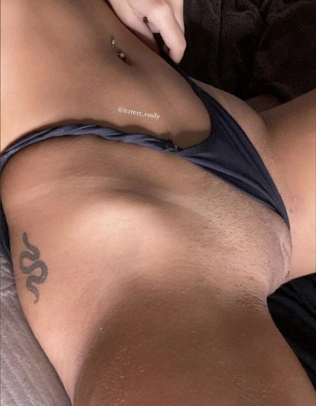 ferrerr emily セクシー女優 写真