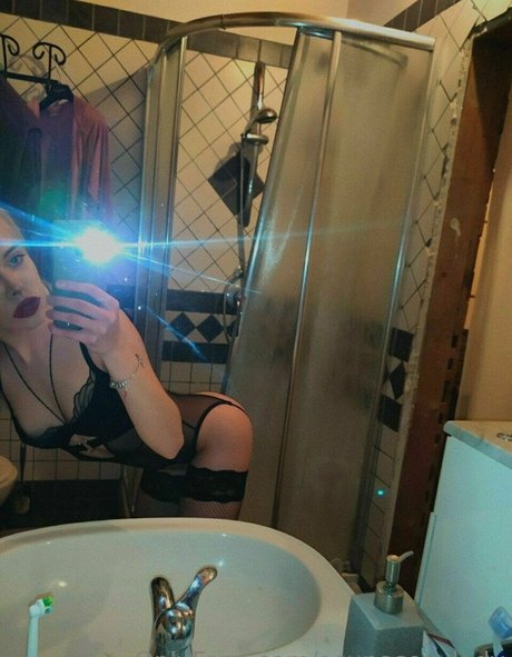 曲線美のクーガーオンリーファンズ 無料ヌード 写真