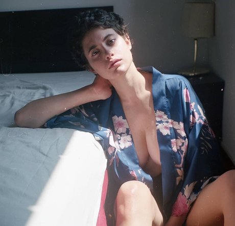 オナニー 潮吹き オンリーファンズ 無料裸 写真