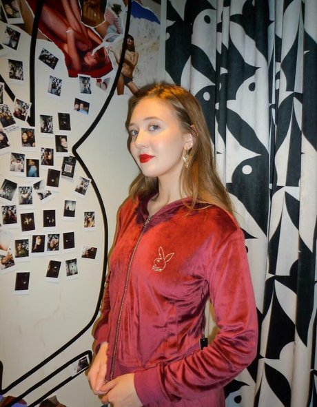 ダウンオンリーファン セクシー裸 写真