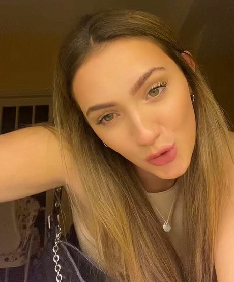 Rosie Bentham セクシーなポルノスター ギャラリー