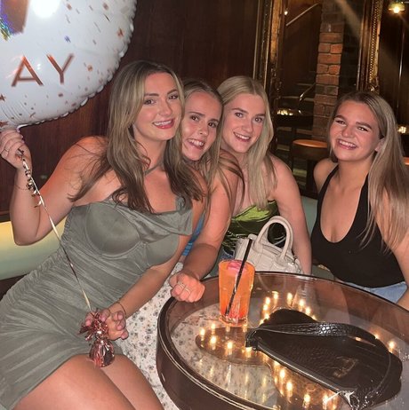 Rosie Bentham 完璧なスター 画像