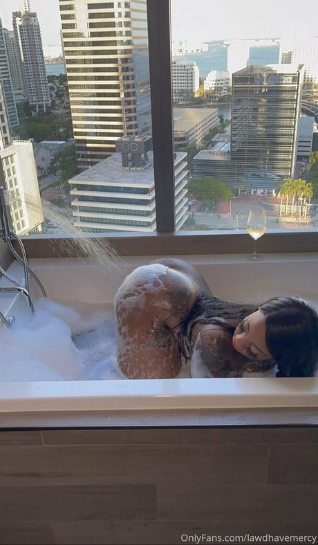 lawdhavemercy 裸のモデル 画像