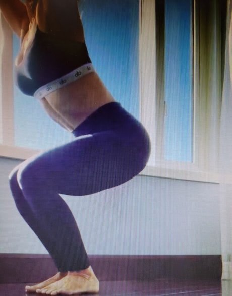 大きな乳首オンリーファンズ ホットセクシー 写真