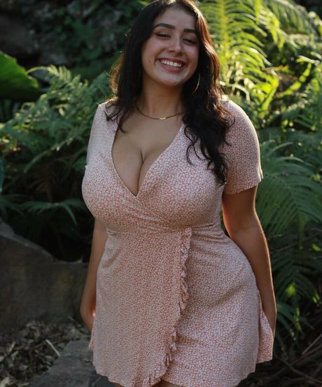 巨乳アマチュアオンリーファンズ ホットヌード 画像