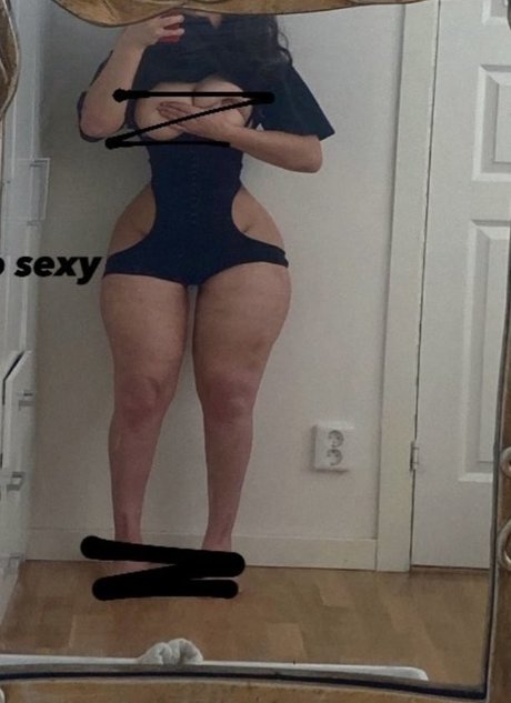 Halola 裸の女優 写真