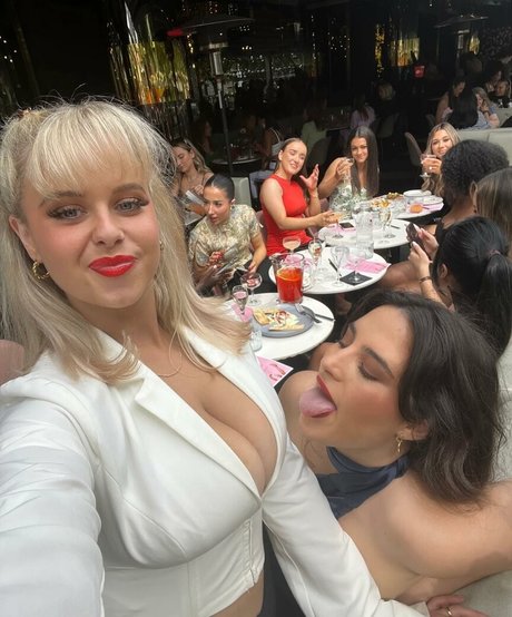 赤毛の痴女オンリーファンズ ホットセクシー 写真