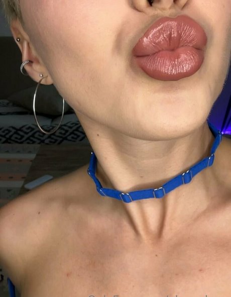 ホットなティーンオンリーファン ポルノグラフィック 画像