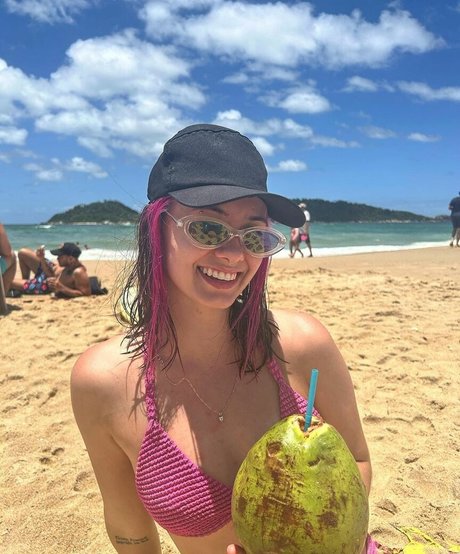 Julia K Barni HDポルノスター 画像