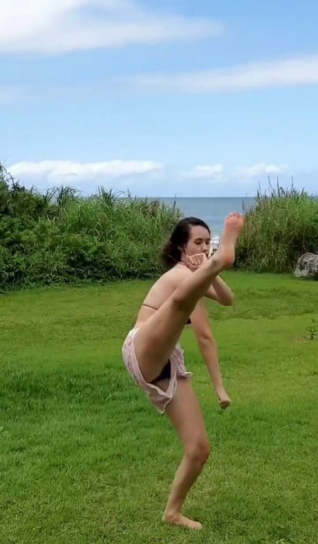 Julia K Barni HD女優 写真