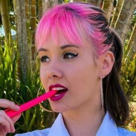 Julia K Barni 独占ポルノスター 画像