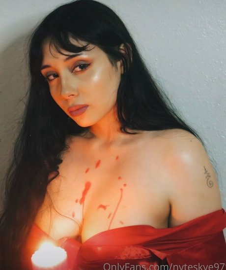 vixyn97 セックス女優 写真