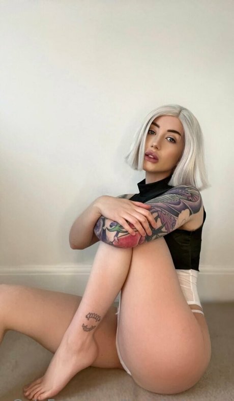 Lizzie Le Strange 高品質のスター アーカイブ