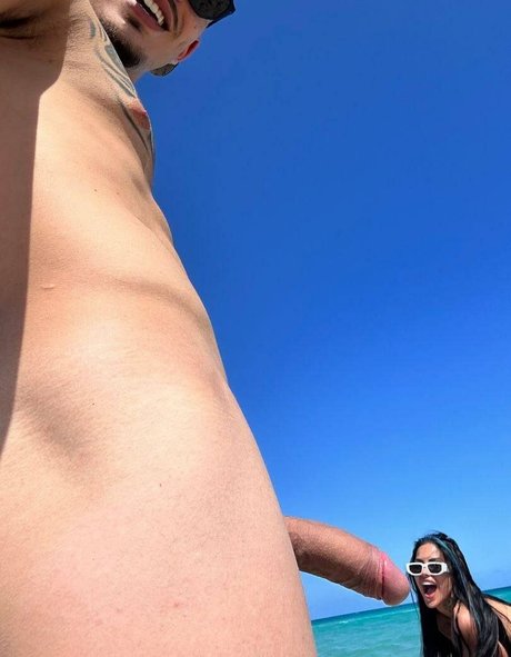 小さいチンポのシーメールオンリーファンズ セックス 写真