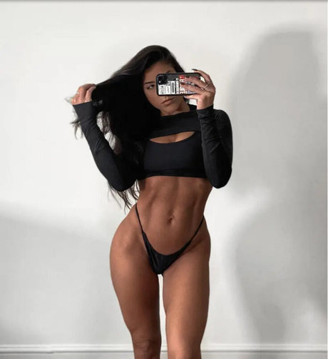Leah Shutkever エロティックモデル 画像