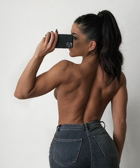 Leah Shutkever XXXモデル 写真