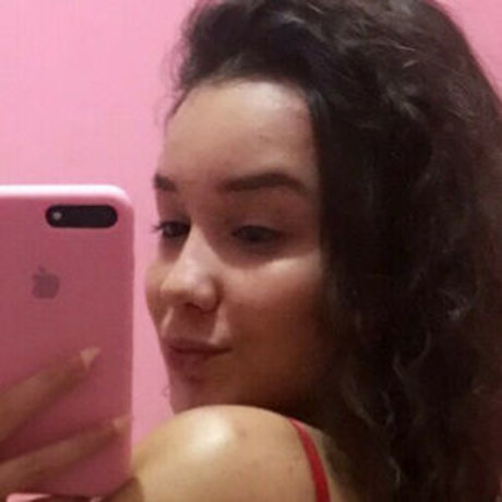Emilly Santos profile image