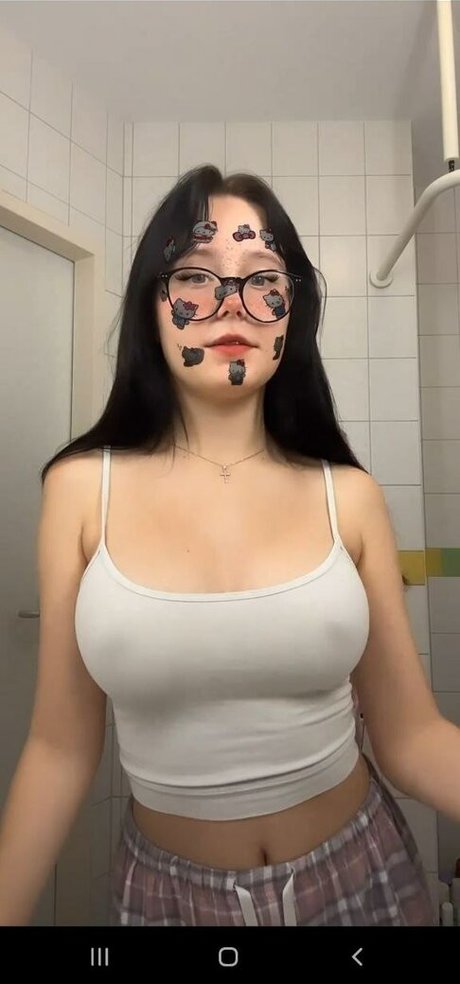 美しいシーメールオンリーファンズ セクシーヌード 写真