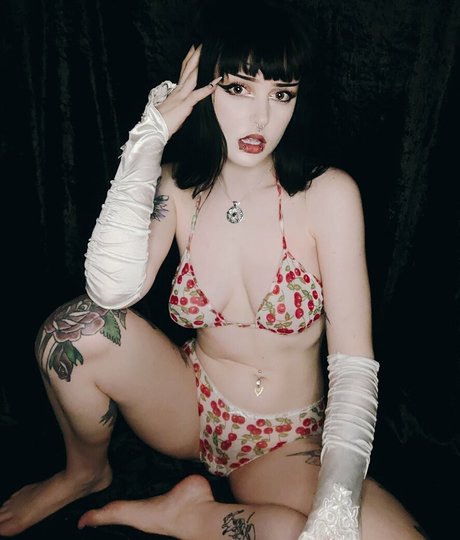 missdellavigne ポルノモデル 画像