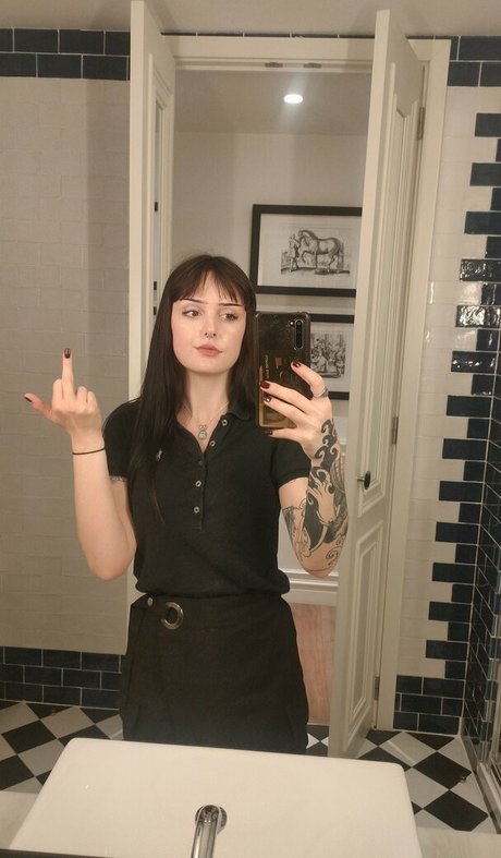 missdellavigne エロティックなスター 写真