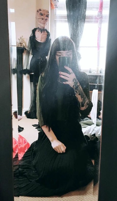 missdellavigne 裸の女優 写真