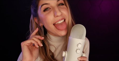 FrivolousFox ASMR ポルノスター 独占 写真