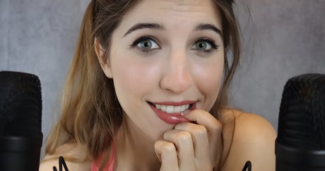 FrivolousFox ASMR ポルノスター ヌード 写真