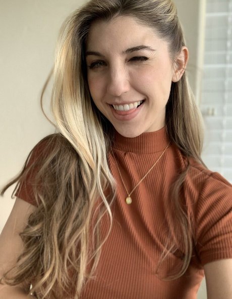 FrivolousFox ASMR 女優 写真