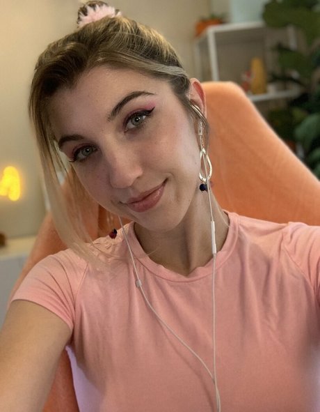 FrivolousFox ASMR 最高の女優 写真