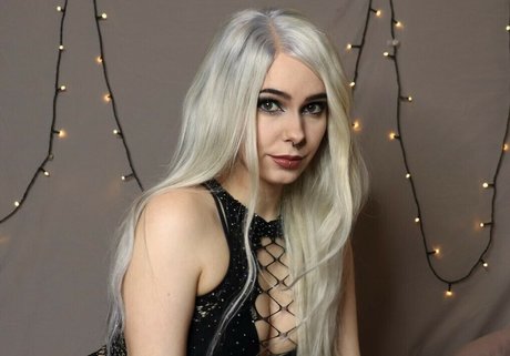 オナニー 潮吹き オンリーファンズ セクシーヌード ギャラリー