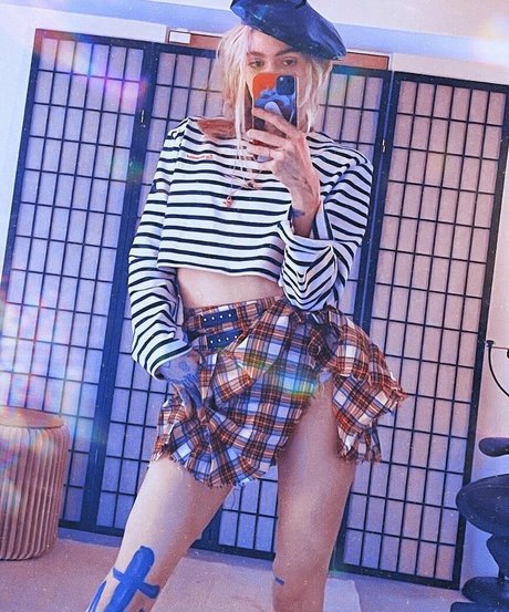 Grimes ポルノ女優 画像
