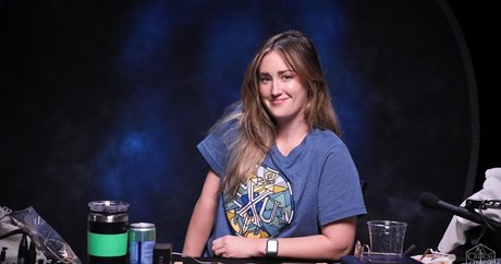 Ashley Johnson ヌードモデル 画像