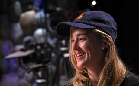 Ashley Johnson ポルノモデル 画像