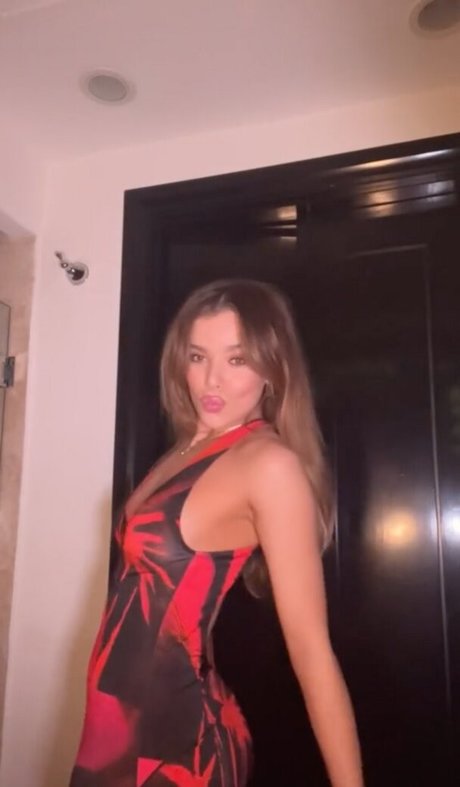 Hailee Steinfeld セクシーモデル 写真