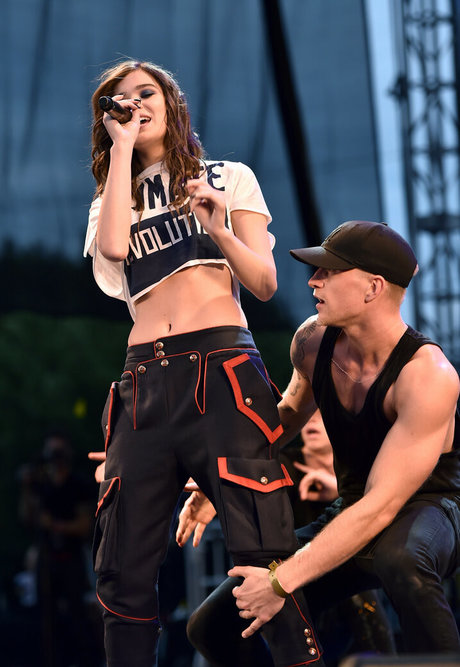 Hailee Steinfeld 限定モデル 写真