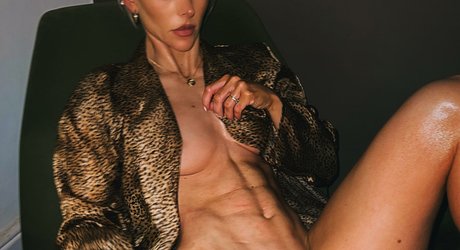 小さいペニスのオンリーファンズ セクシーxxx 写真