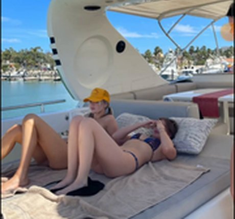 Alissa Violet ポルノスター アート 写真