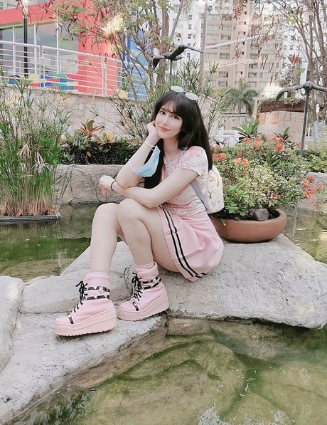 黒檀の厚いオンリーファンズ アート裸 画像