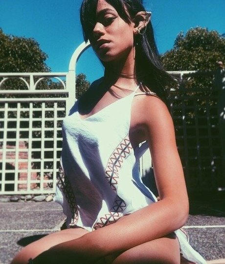 女子高生オンリーファンズ エロチック 写真