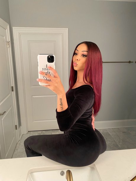 オタクなティーンのオンリーファンズ ホットヌード ギャラリー