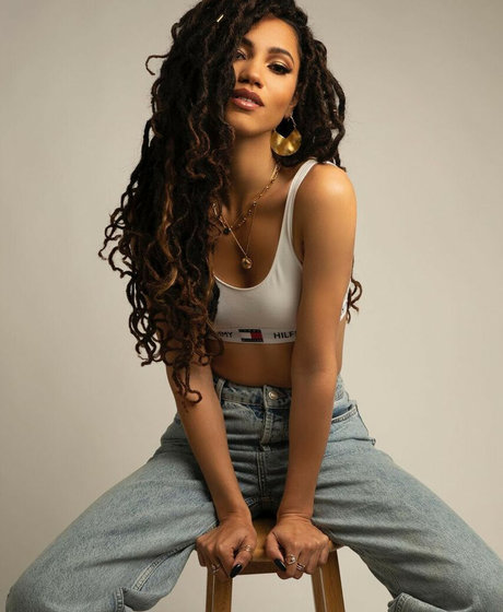 Vick Hope かわいいスター ギャラリー