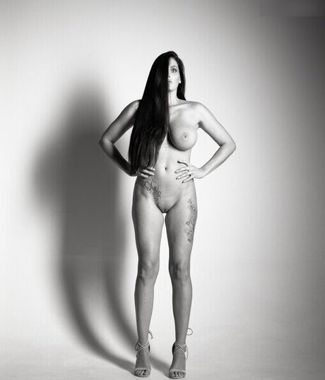 Tanja Weiss 裸のモデル 写真