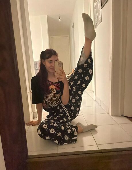 裸ヨガオンリーファンズ エロチック 画像