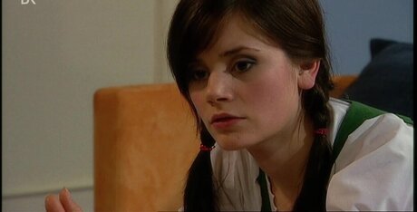 黒檀の偽おっぱいオンリーファンズ 無料ヌード 画像