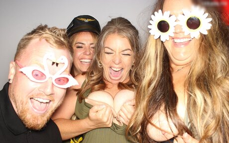 オナニー 潮吹き オンリーファンズ 無料セックス 写真