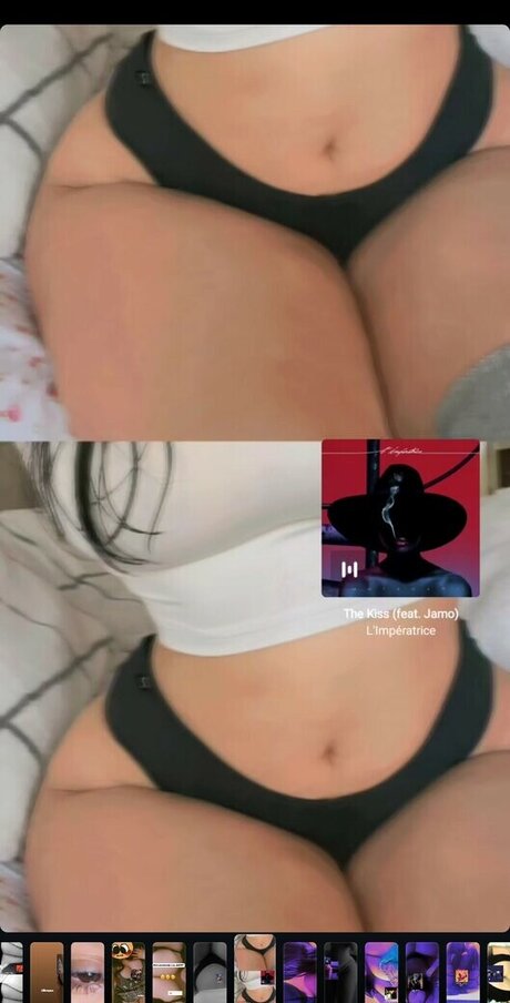 オンリーファンズでオナニーする セクシーヌード 写真