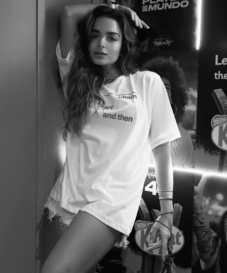 Camila Mayrink アートポルノスター ギャラリー