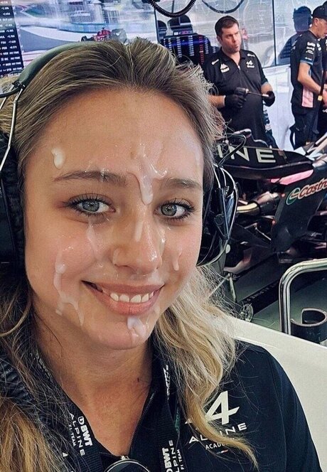 カーリーエボニーオンリーファンズ エロチック 写真