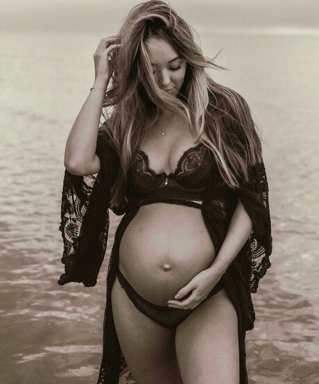 美しい黒檀のオンリーファンズ アート裸 ギャラリー